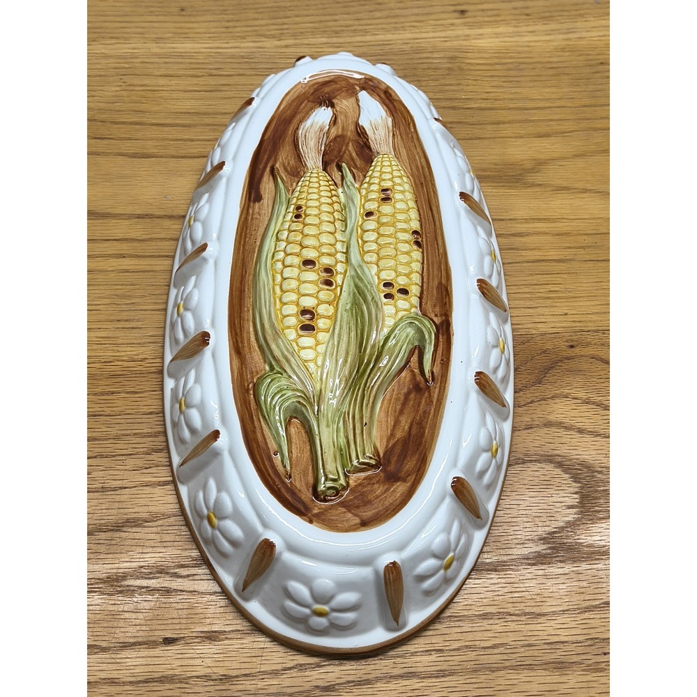 LARGE CORN MOTIF WALL DECORATION OVER 12" ACROSS